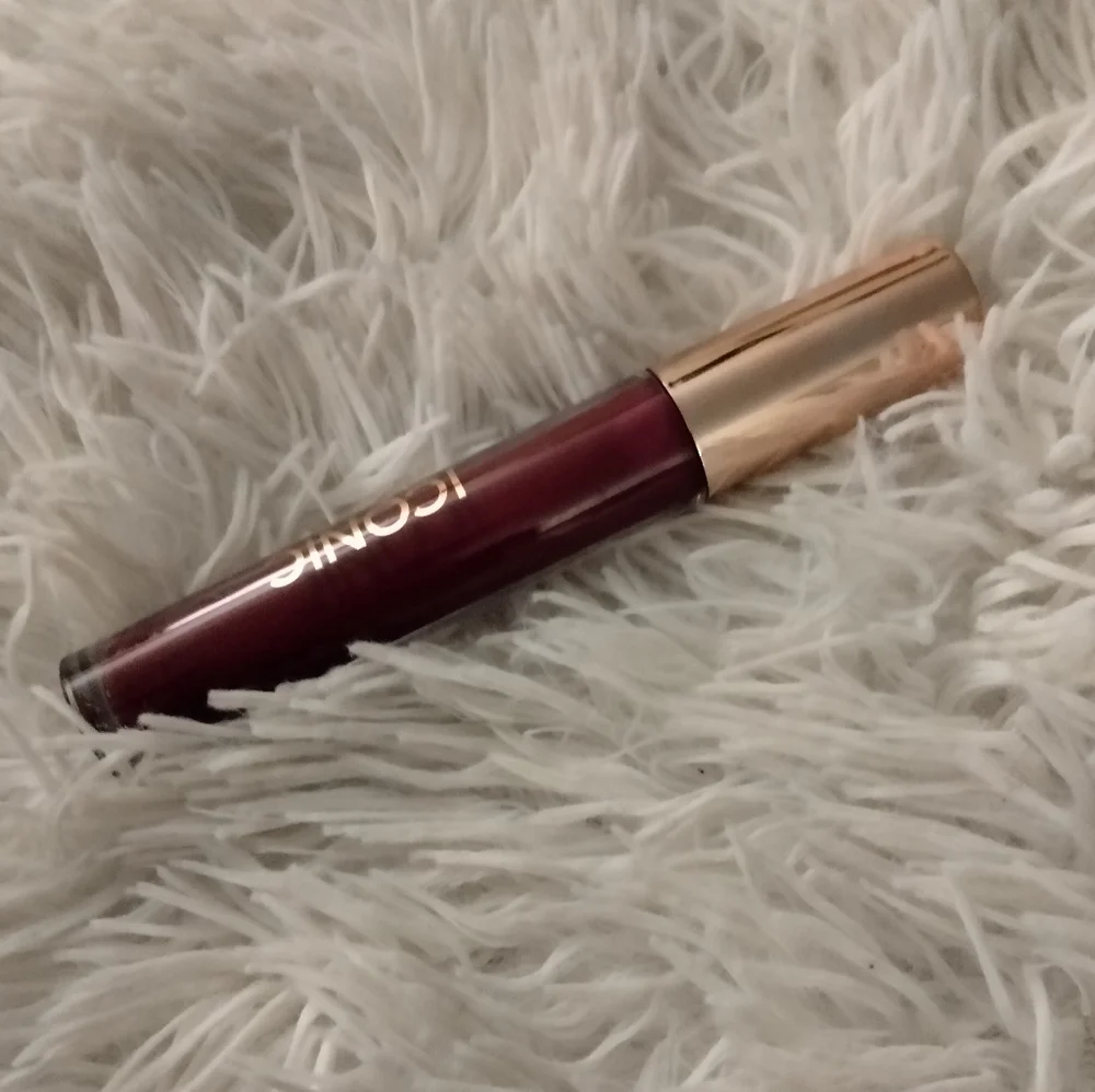 🆕 ICONIC LONDON LIP PLUMPING GLOSS 